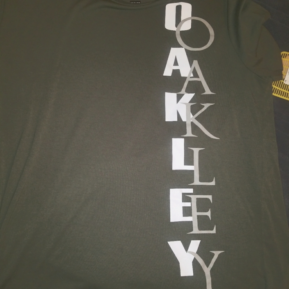 Oakley tee